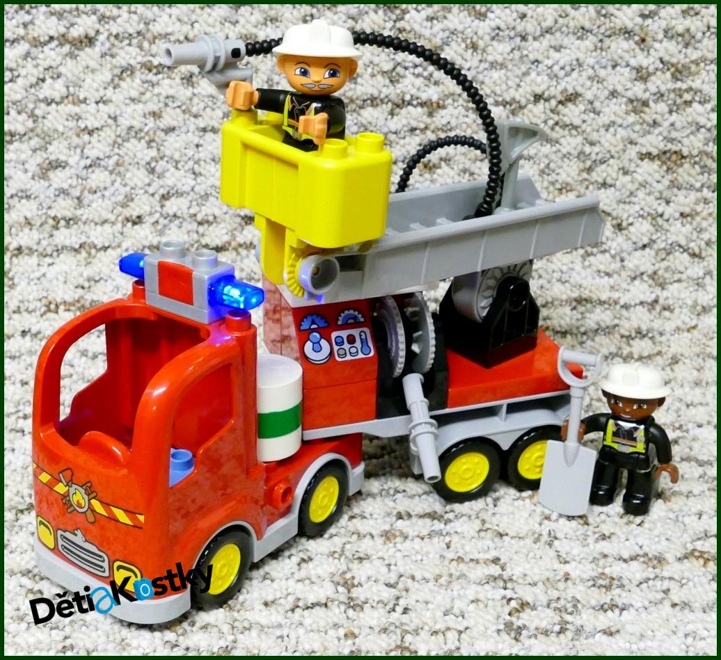 Lego® Duplo® Hasičské Auto s Návěsem, Tryskou a Žebříkem