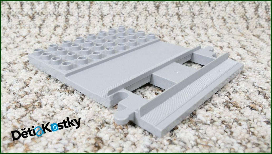 Lego® Duplo® Kolej s Plošinkou pro Stanice (Novější Světle Šedá)