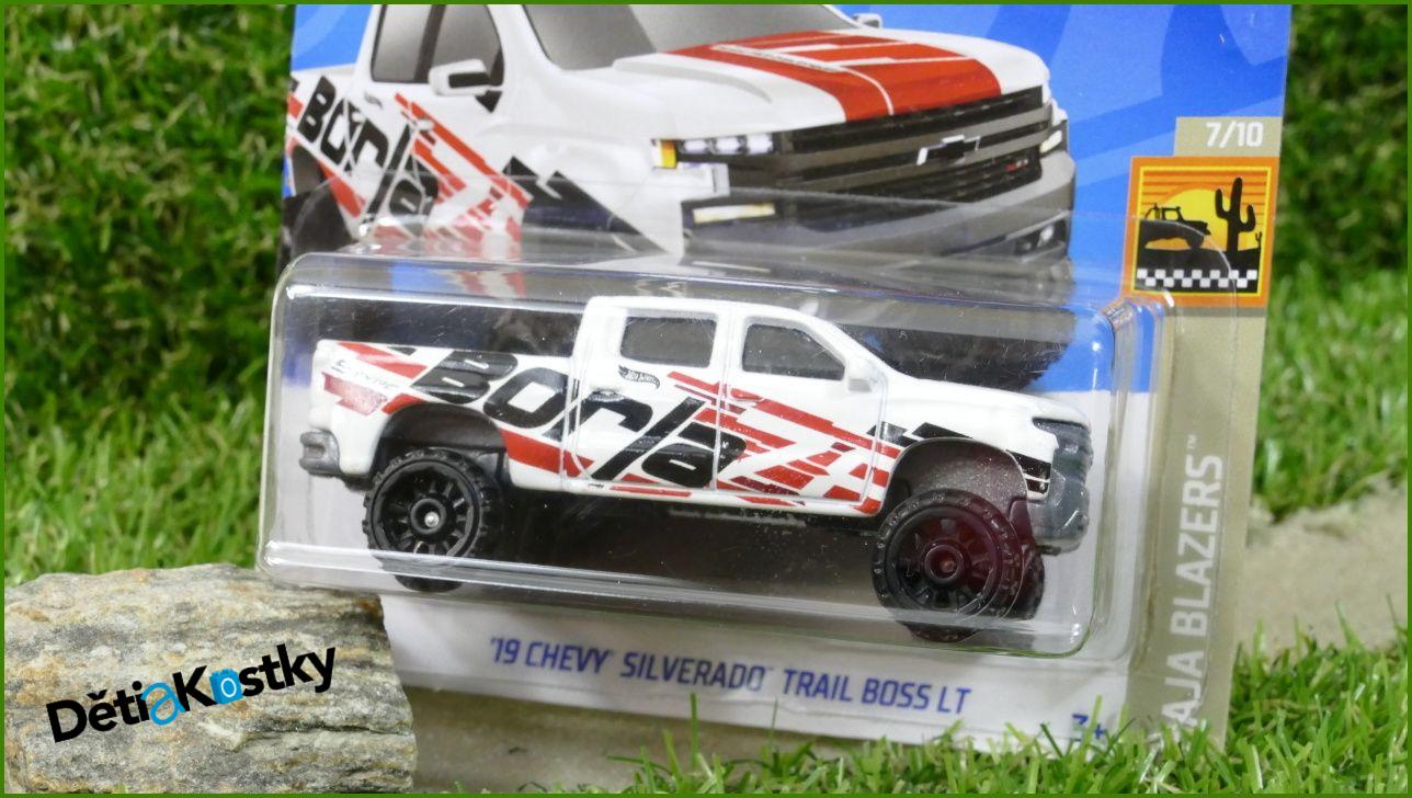 Angličák Model Autíčka Hot Wheels Autíčko ´19 Chevy Silverado Trail Boss LT (BAJA BLAZERS)