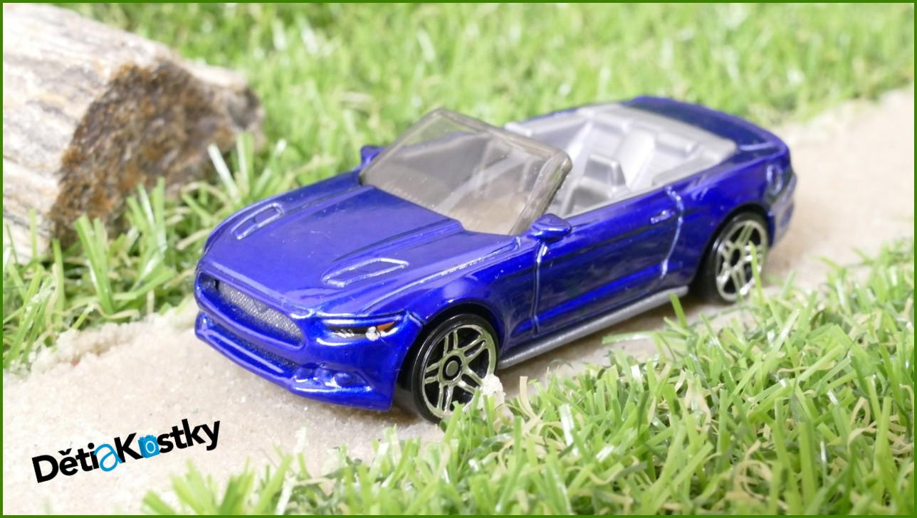 Model Autíčka Hot Wheels 2015 Ford Mustang GT Convertible