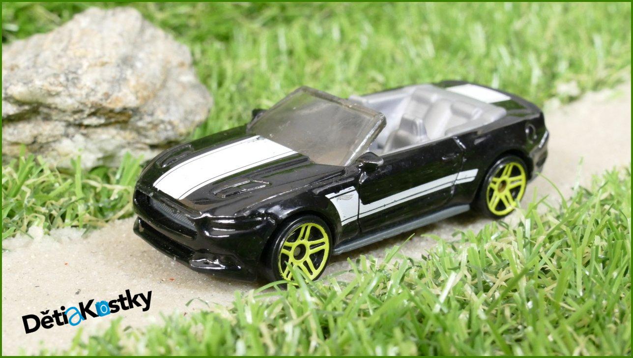 Model Autíčka Angličák Hot Wheels 2015 Ford Mustang GT Convertible