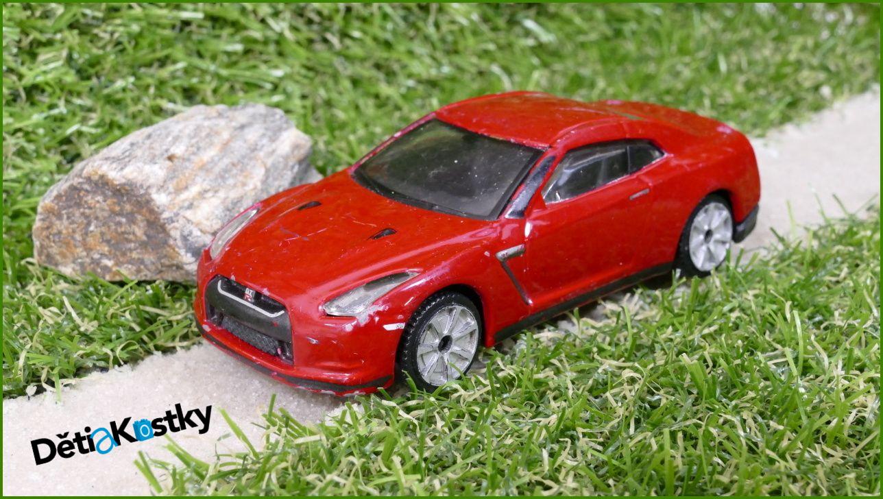 Angličák Bburago 1:43 - 2009 Nissan GT-R - bez zadního křídla