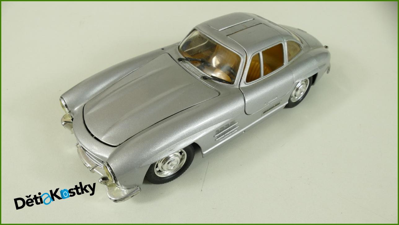 Model Auta Revell 1:24 - Mercedes 300 SL - Bez antény na kapotě