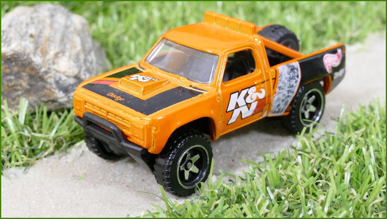 Model Autíčka Hot Wheels ´87 Dodge D100