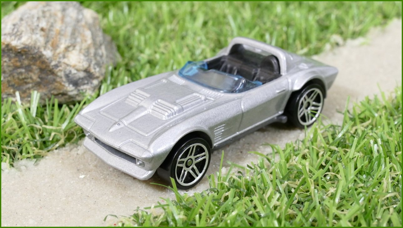 Angličák - Autíčko Hot Wheels Corvette Grand Sport Roadster