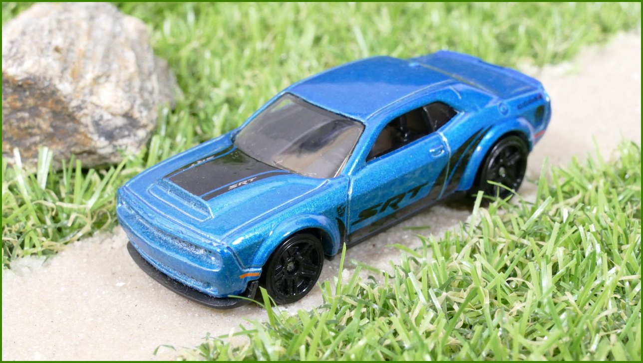 Angličák - Autíčko Hot Wheels ´18 Dodge Challenger SRT Demon