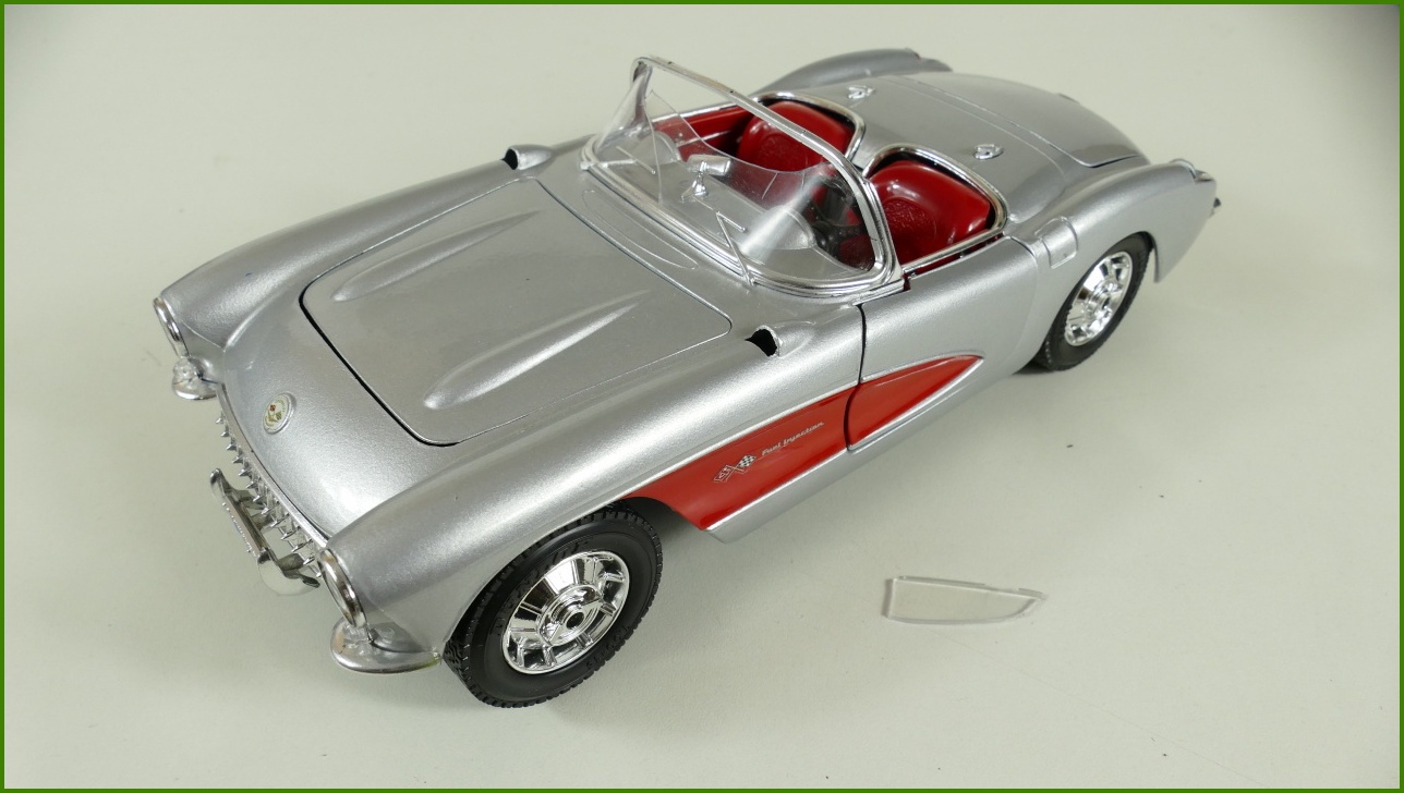 Kovový Model Bburago 1:18 - Chevrolet Corvette (1957) - Viz Popis