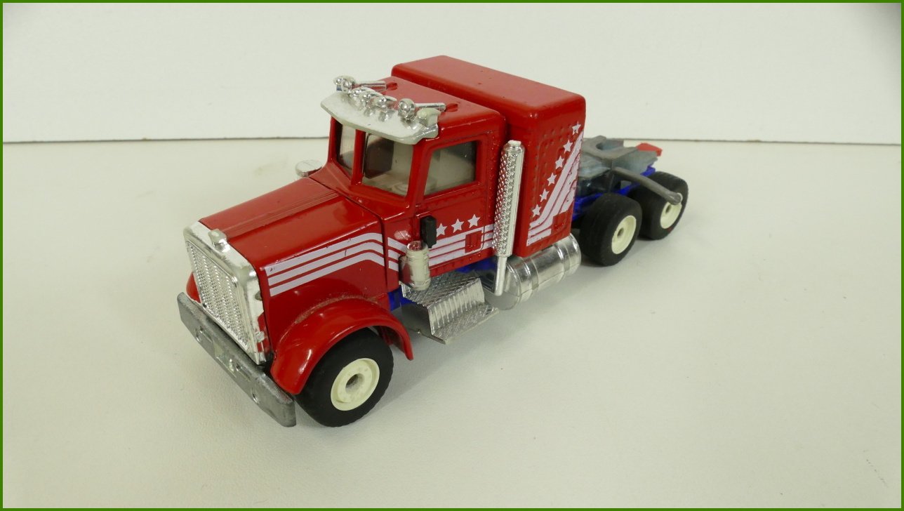 Model Siku Autíčko 2408 Peterbilt - bez světel, komínů a zrcátek