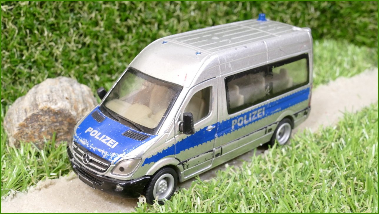 Model Siku Autíčko 1935/2313 Mercedes Dodávka - bez zadních dveří a majáčků