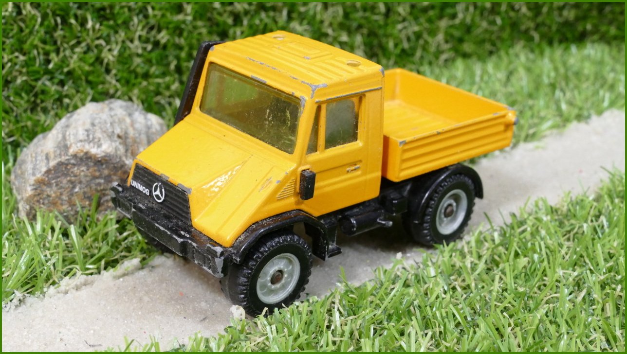 Model Siku Autíčko Mercedes Unimog - bez zrcátka a majáčků