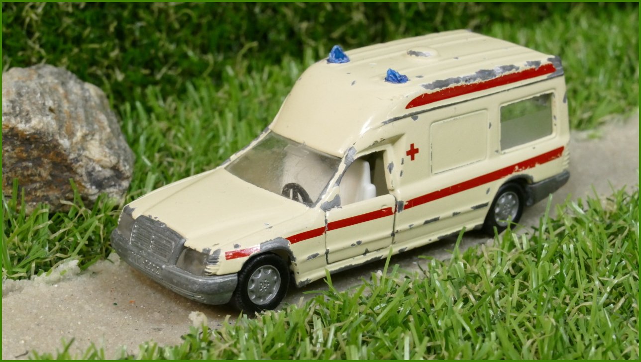Angličák Siku Autíčko 1630 Mercedes-Benz 260 E Ambulance - bez zadních dveří