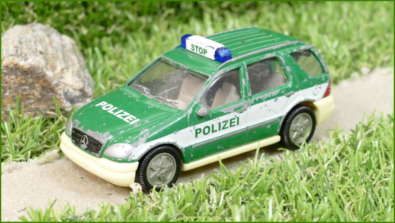 Angličák Siku Autíčko 1095 Mercedes Benz ML 320 - bez zadních dveří