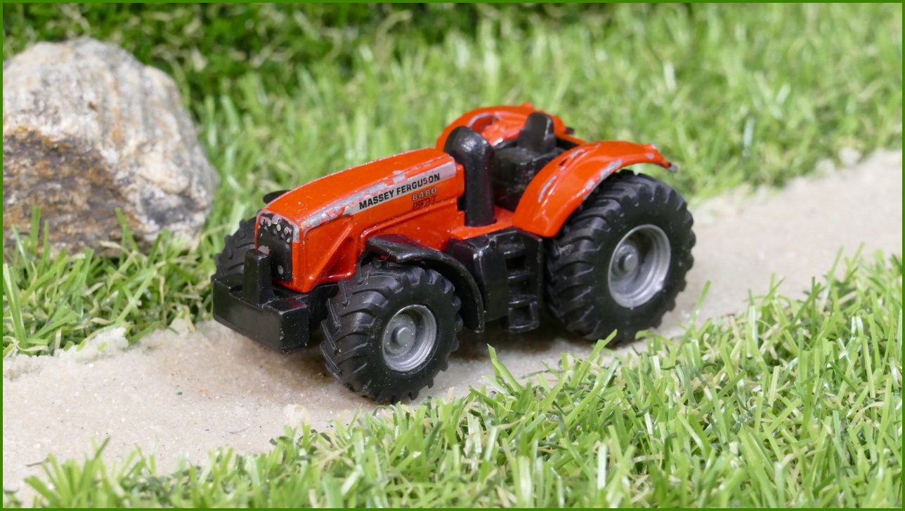 Angličák Siku Autíčko 1844 Traktor - bez volantu a střechy