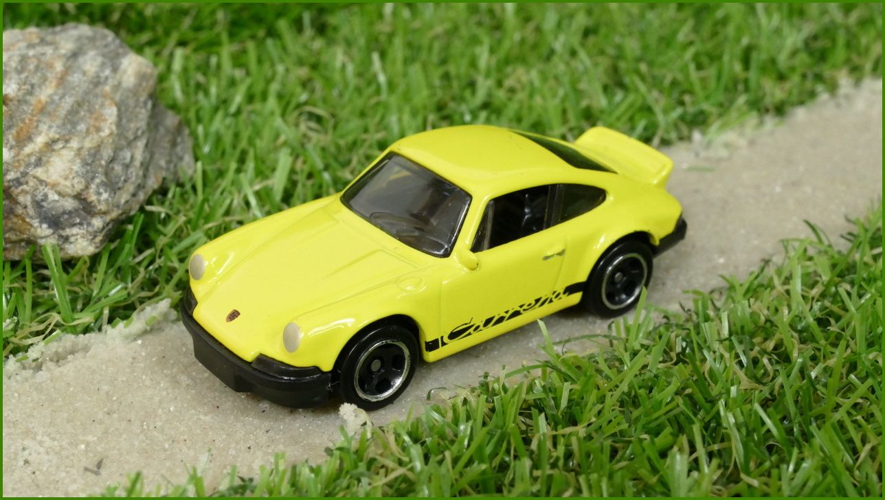 Model Autíčka Hot Wheels Porsche 911 Carrera RS 2.7