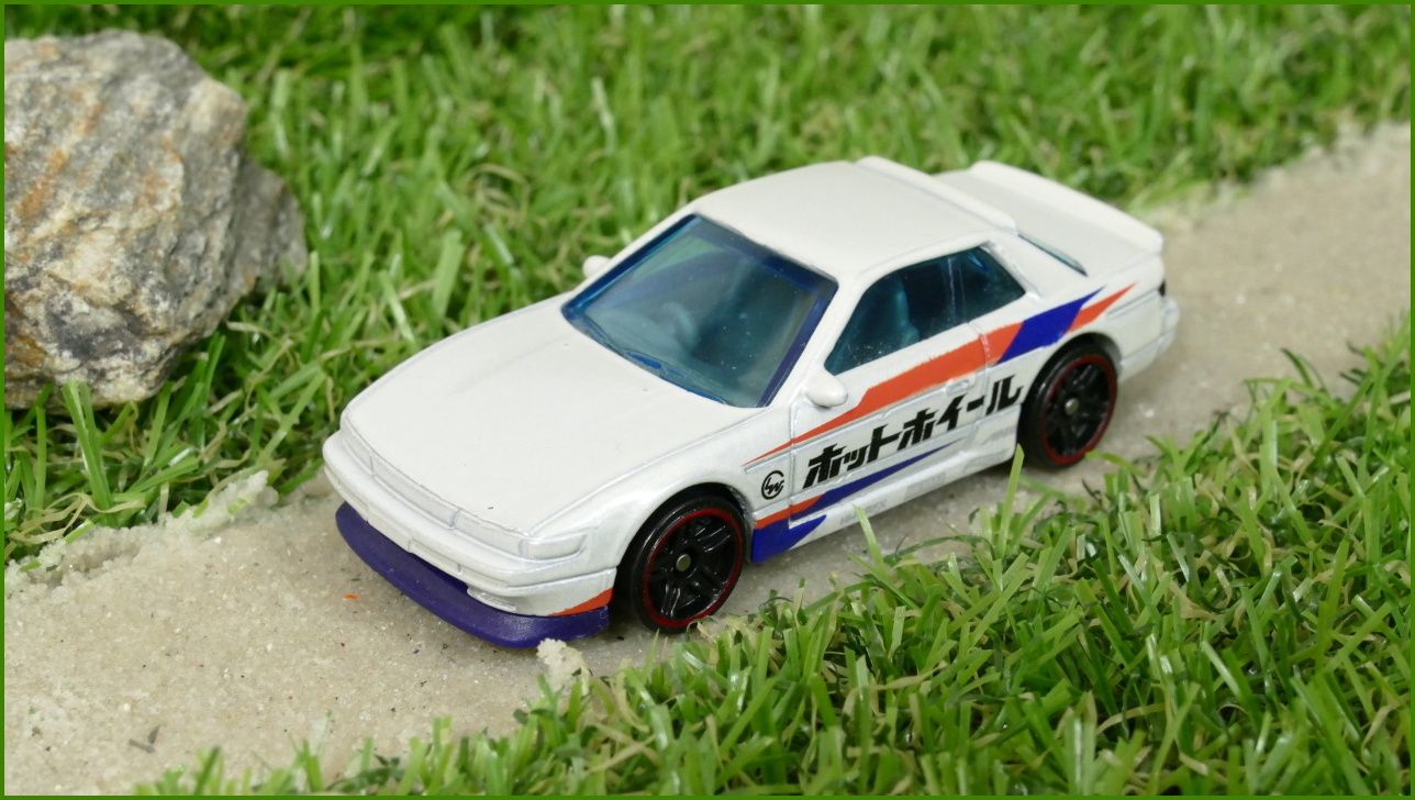 Model Autíčka Hot Wheels Nissan Silvia (S13)