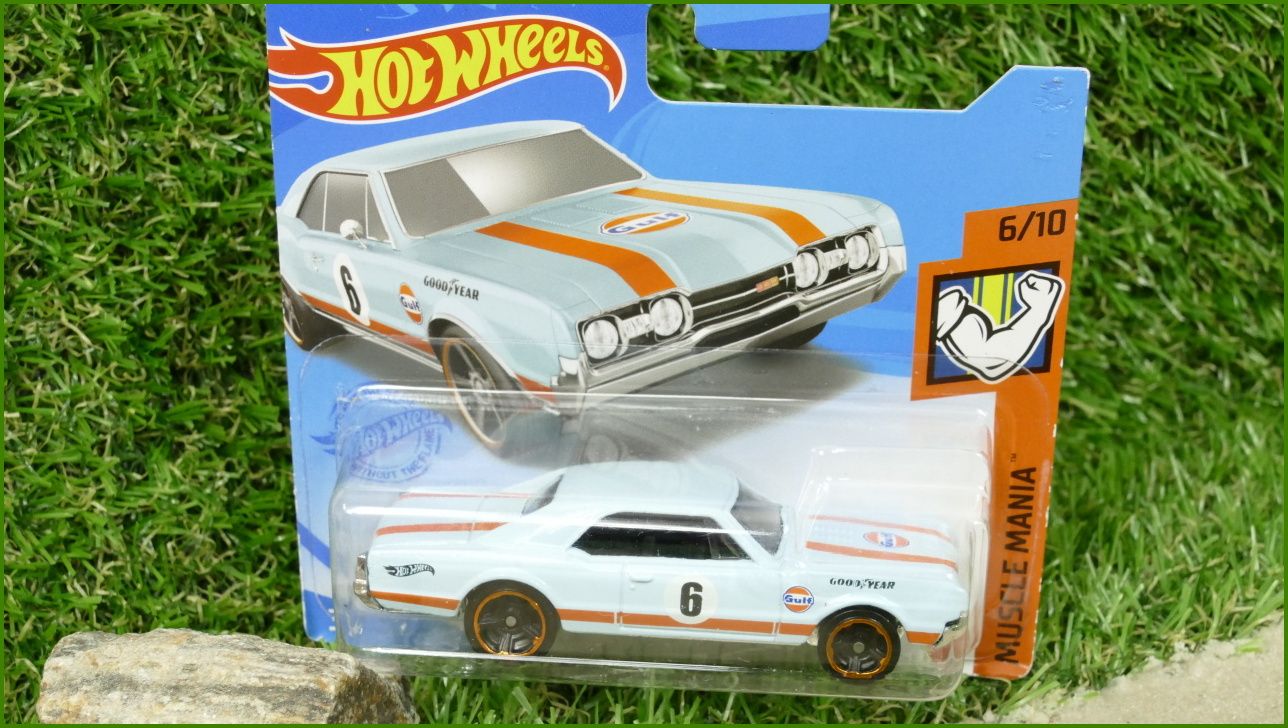 Angličák Model Autíčka Hot Wheels ´67 Oldsmobile 442 (MUSCLE MANIA)