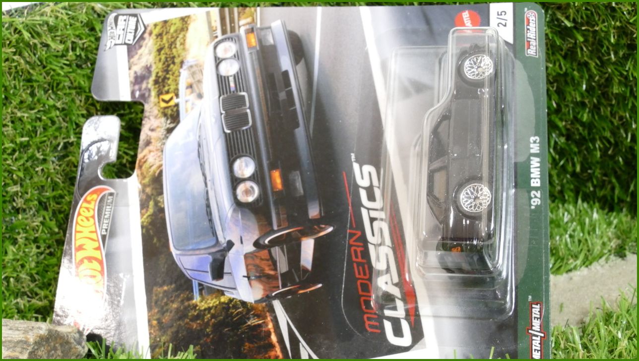 Angličák Model Autíčka Hot Wheels ´92 BMW M3 (REAL RIDERS)