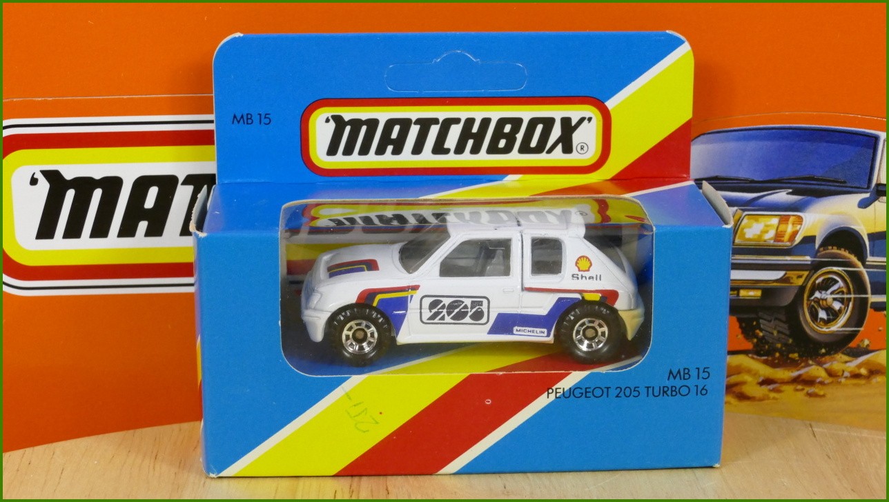 Angličák Autíčko Matchbox (Made in Macau) MB 15 - Peugeot 205 Turbo 16 - mírně zabarvený zadní nárazník z levé strany