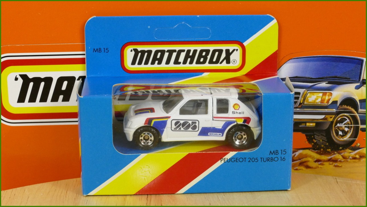 Angličák Autíčko Matchbox MB 15 - Peugeot 205 Turbo 16 - mírně zabarvený zadní nárazník z levé strany