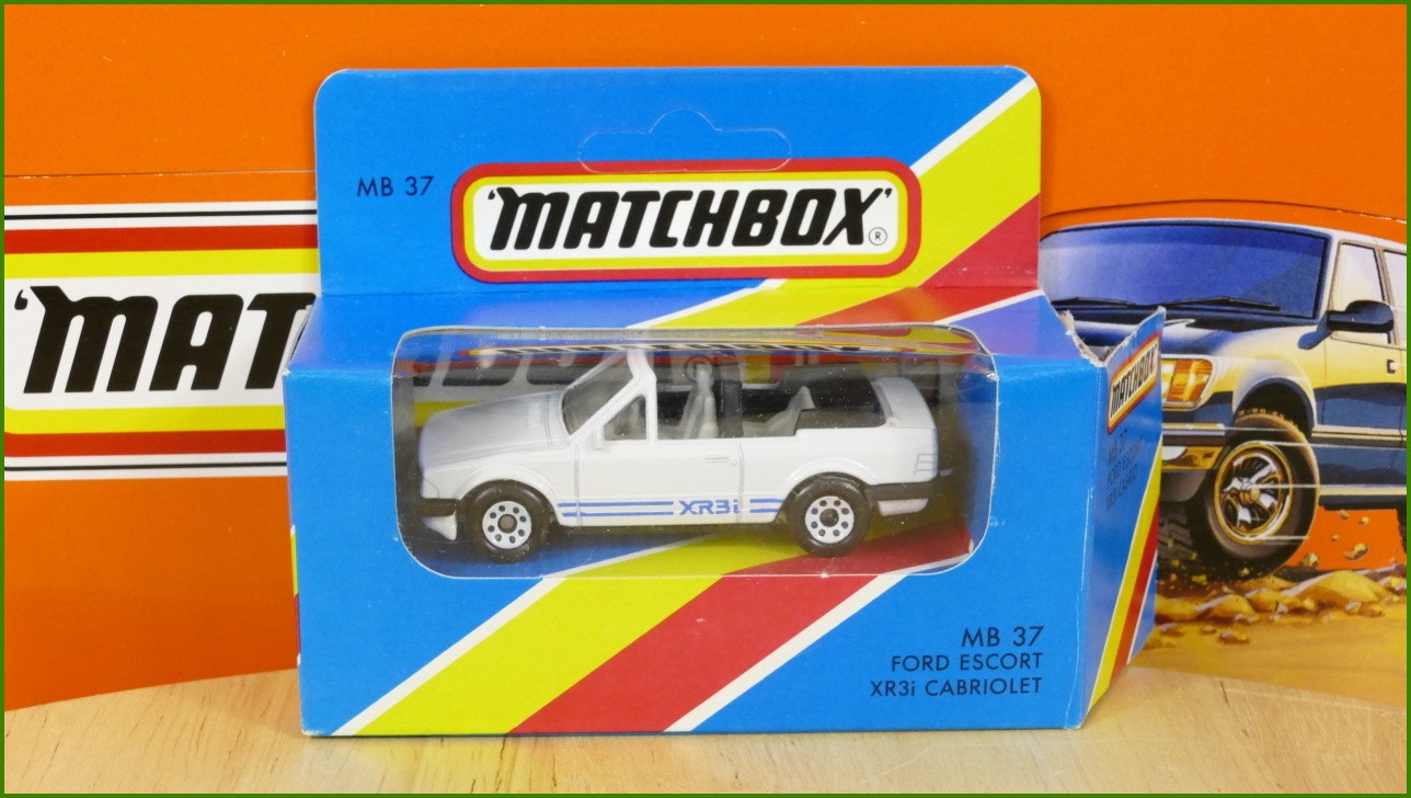 Angličák Autíčko Matchbox MB 37 - Ford Escort XR3i Cabriolet