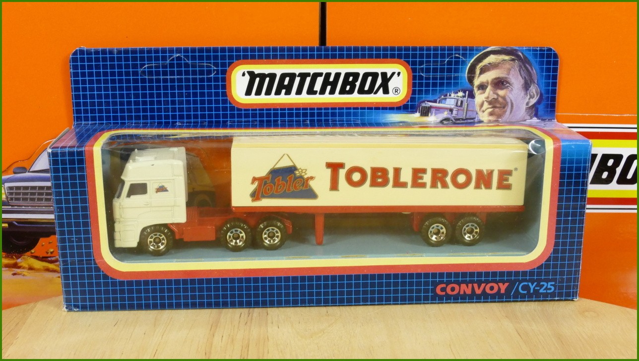 Model Matchbox Convoy CY-25 - DAF 3300 Space Cab - Toblerone Trailer