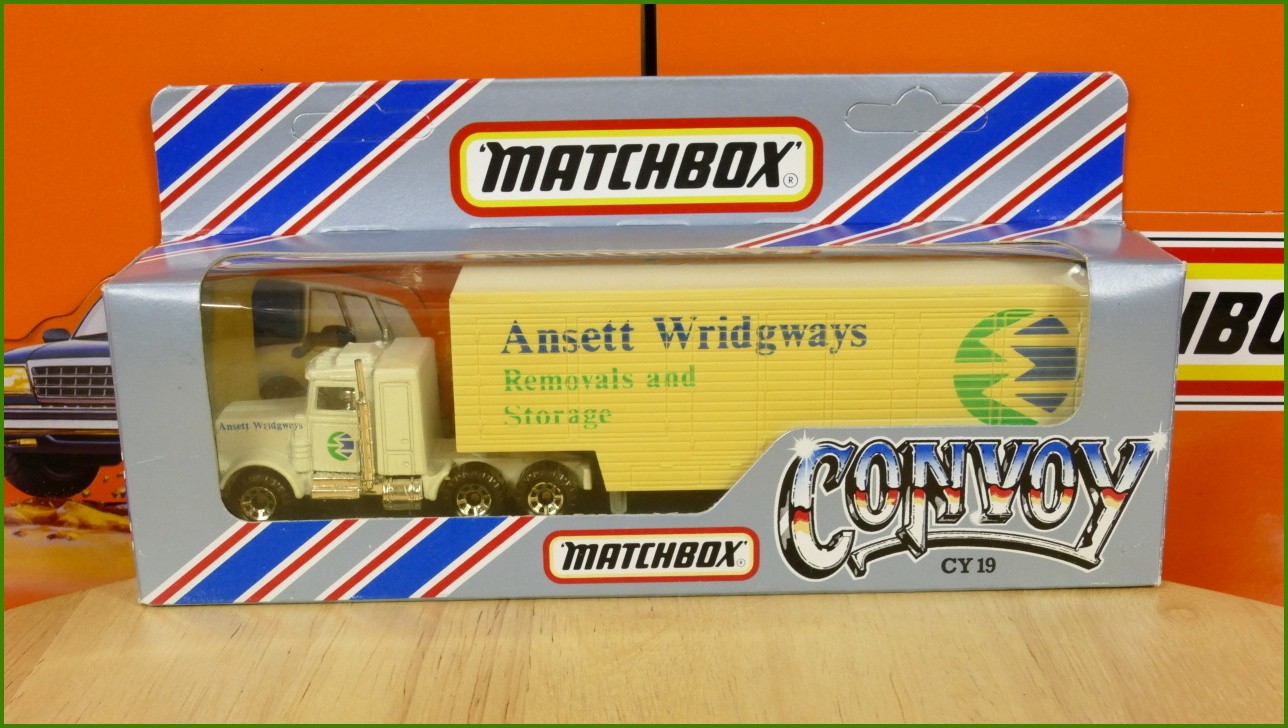 Model Matchbox Convoy CY 19 - Peterbilt - Ansett Wridgways - zažloutlý návěs zleva