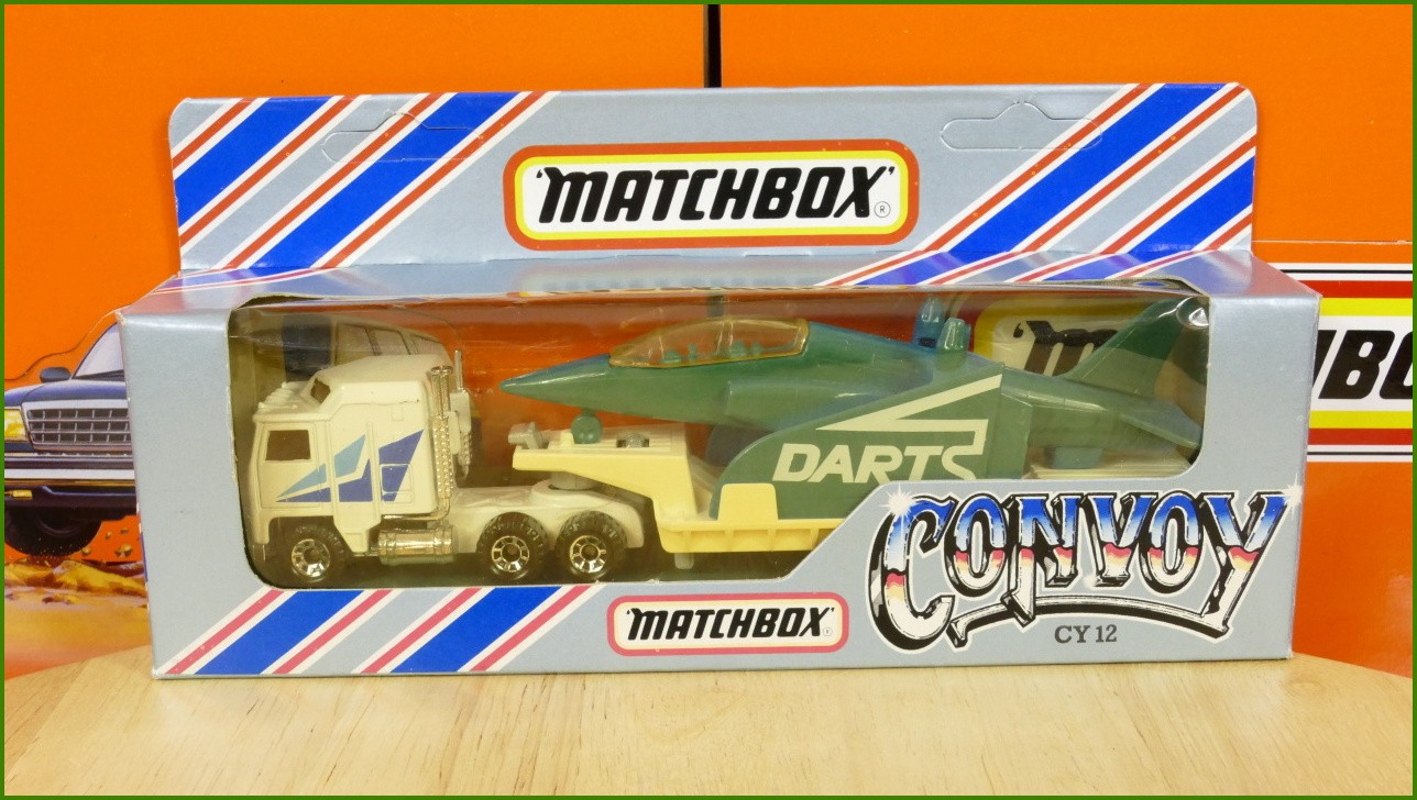 Model Matchbox Convoy CY 12 - Kenworth - Darts - zažloutlý zleva