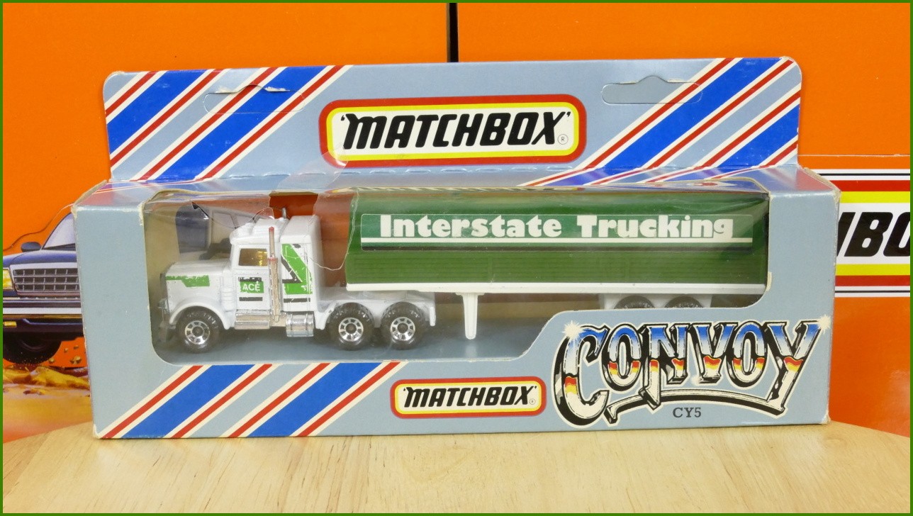 Model Matchbox Convoy CY 5 - Peterbilt - Interstate Trucking - popraskaný plast na krabičce
