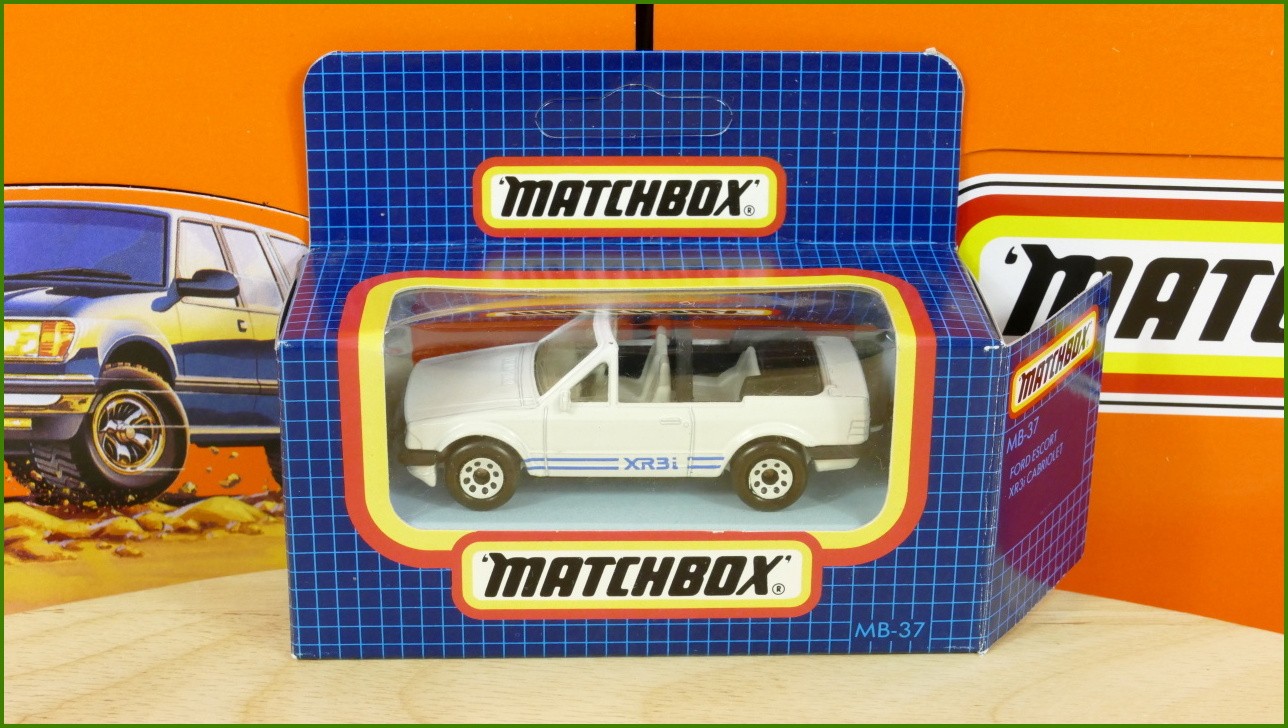 Autíčko Angličák Matchbox MB-37 - Ford Escort XR3i Cabriolet