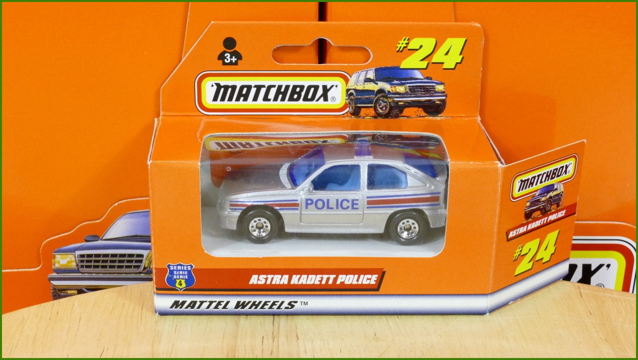 Matchbox Model Autíčka No.24 - Astra Kadett Police