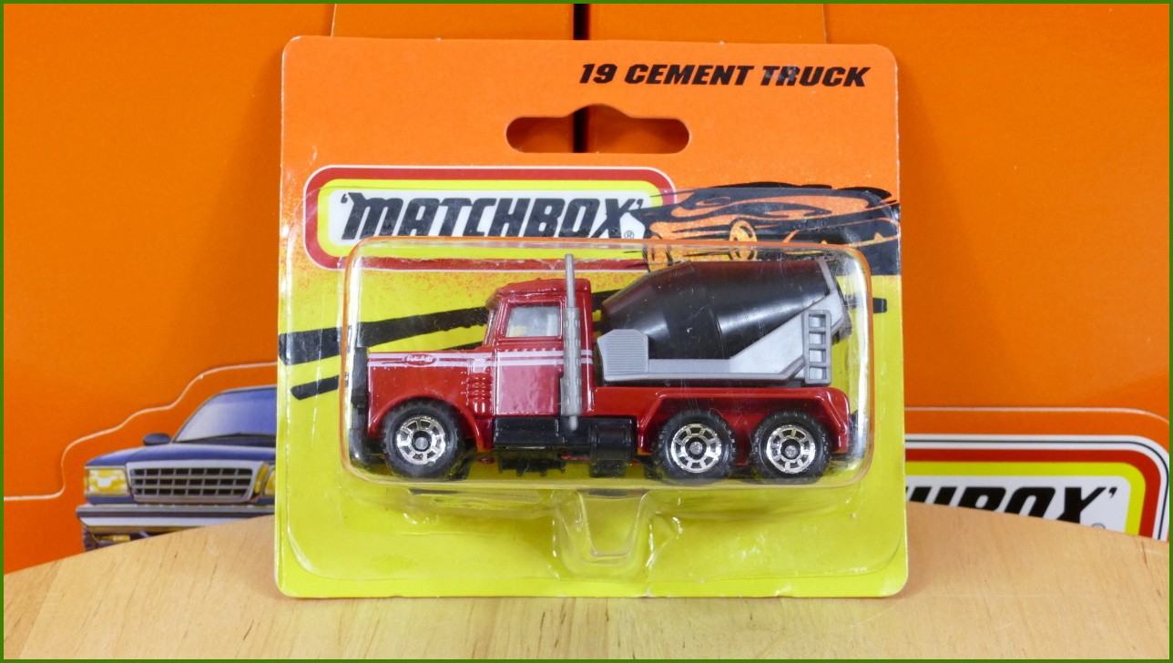 Matchbox Model Autíčka (Made in China) No.19 - Peterbilt Cement Truck