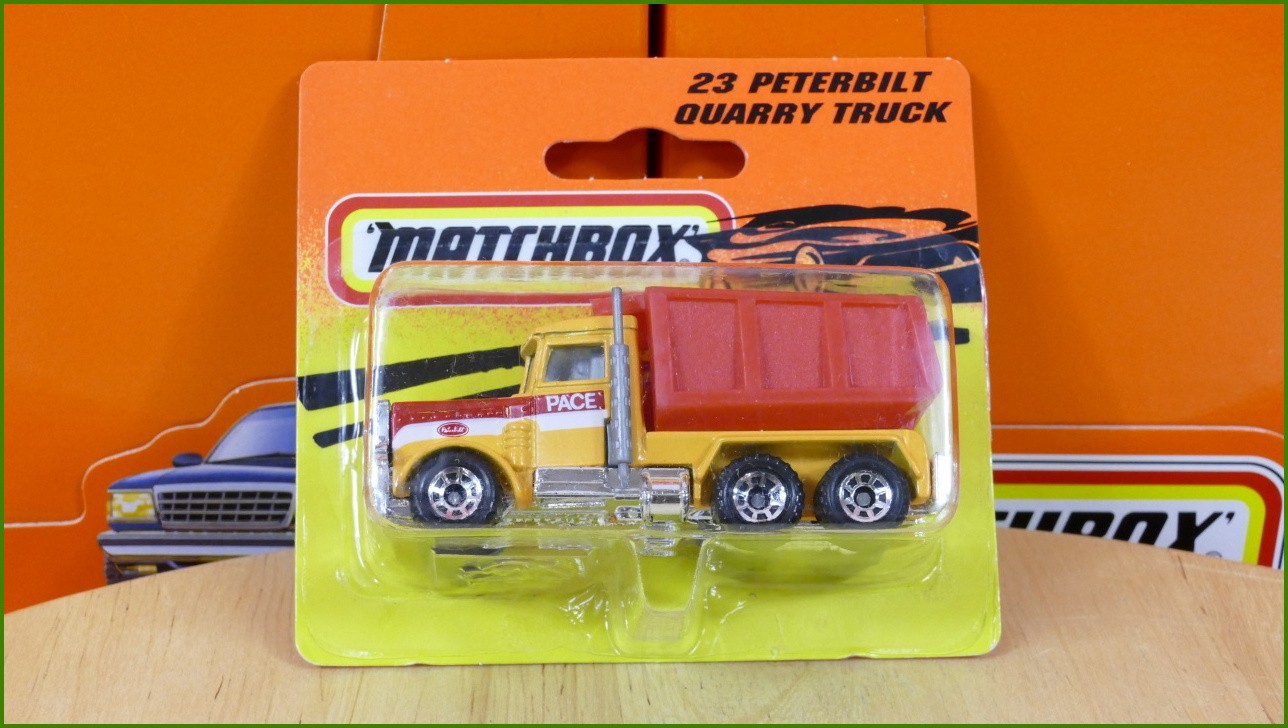Matchbox Model Autíčka (Made in China) No.23 - Peterbilt Quarry Truck (neotevřeno)
