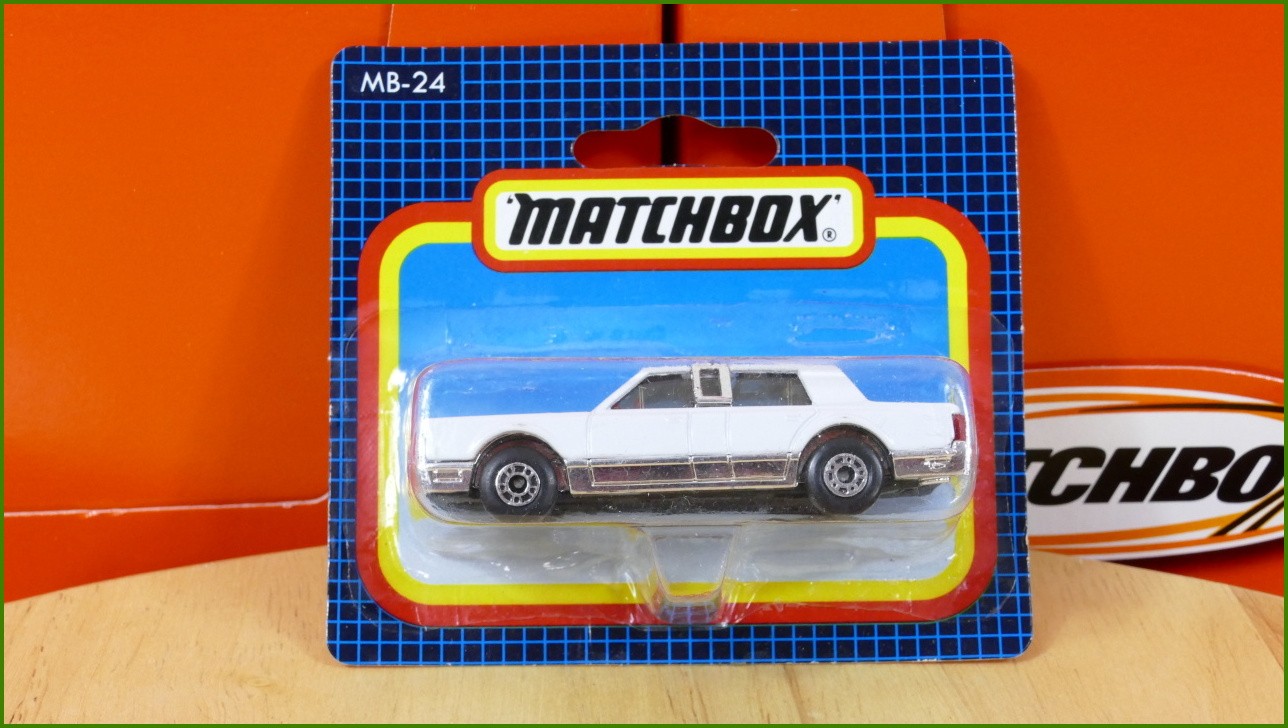 Matchbox Model Autíčka (Made in Thailand) MB-24 - Lincoln Town Car