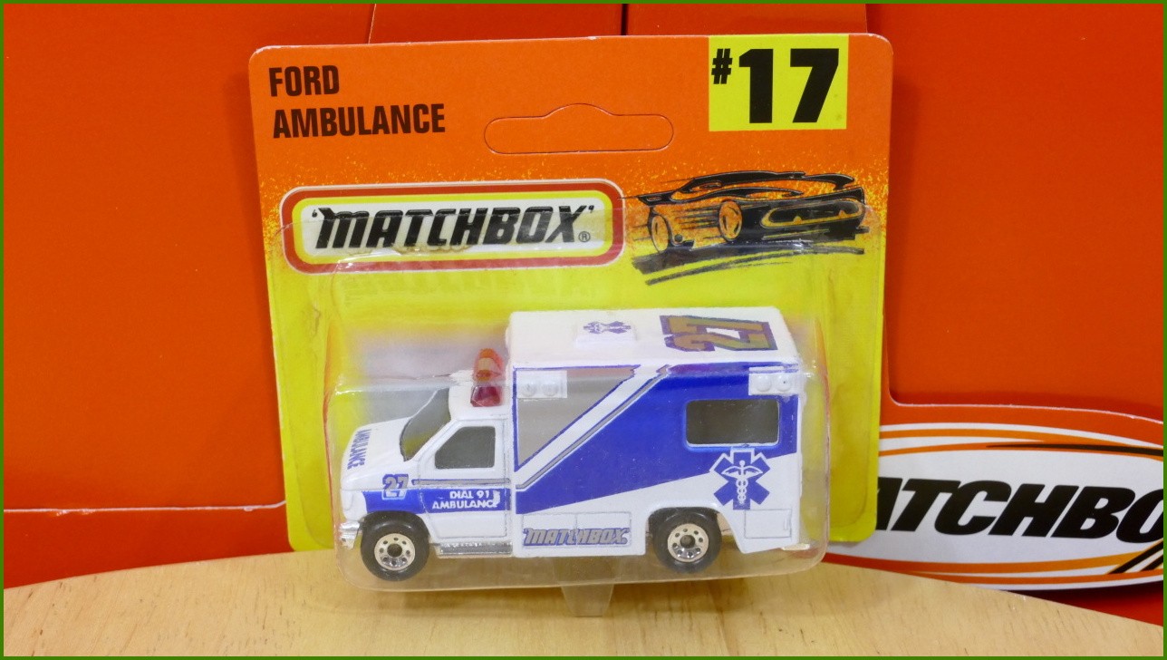 Matchbox Model Autíčka (Made in China) No.17 - Ford Ambulance