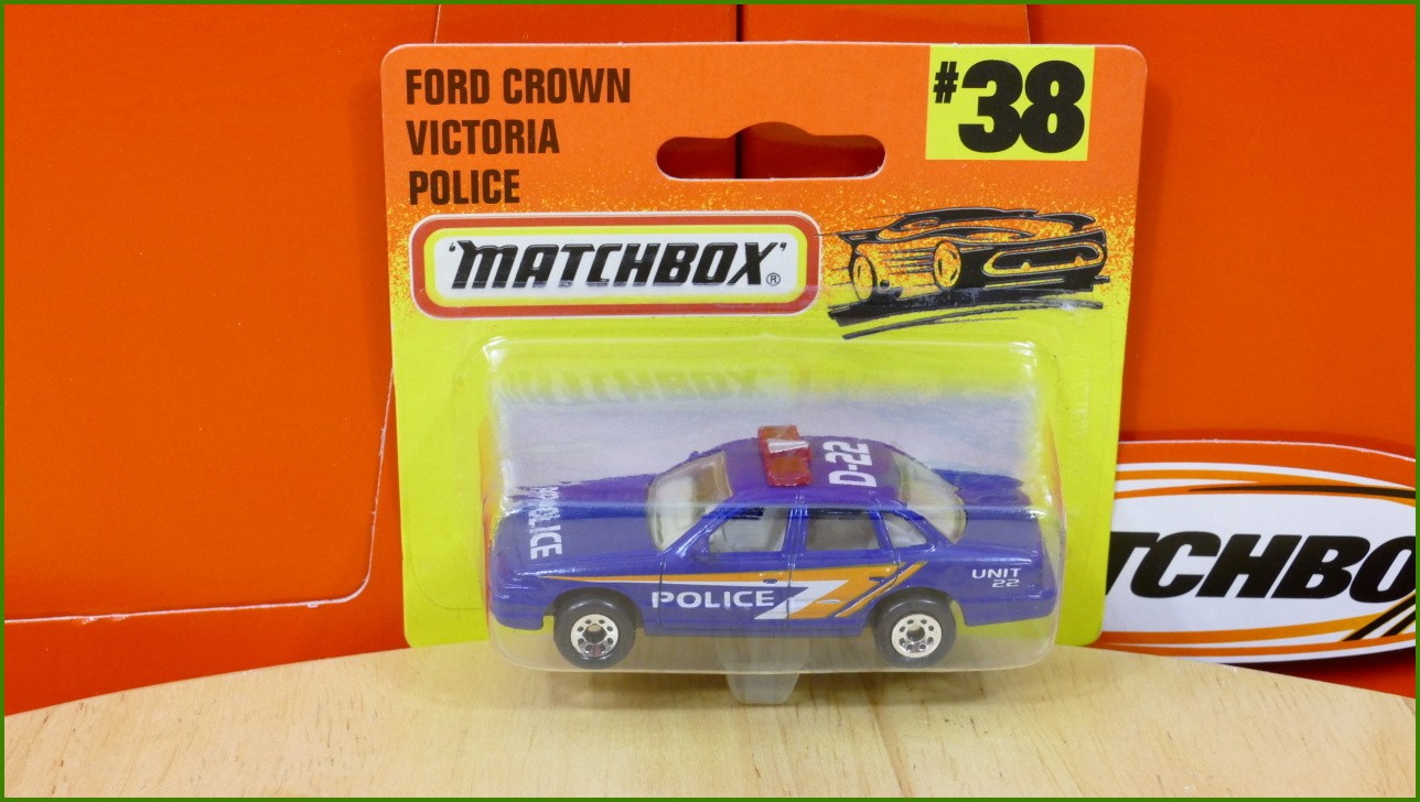 Matchbox Model Autíčka (Made in Thailand) No.38 - Ford Crown Victoria Police