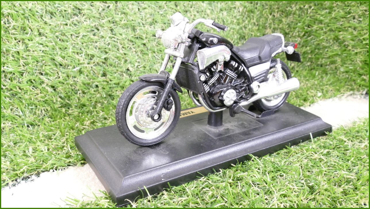 Model Replika Maisto Motorka 1:18 - Yamaha Vmax