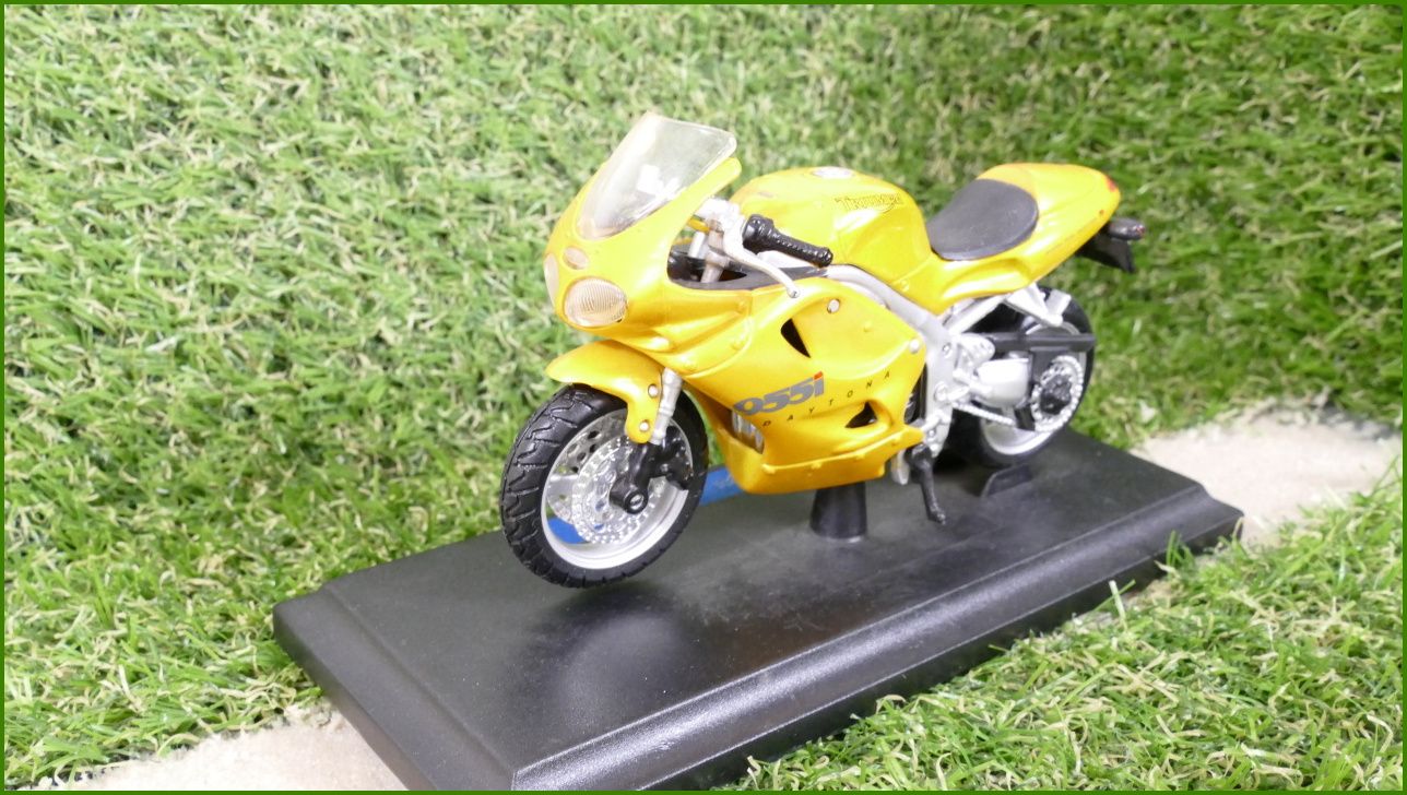 Model Replika Maisto Motorka 1:18 - Triumph Daytona