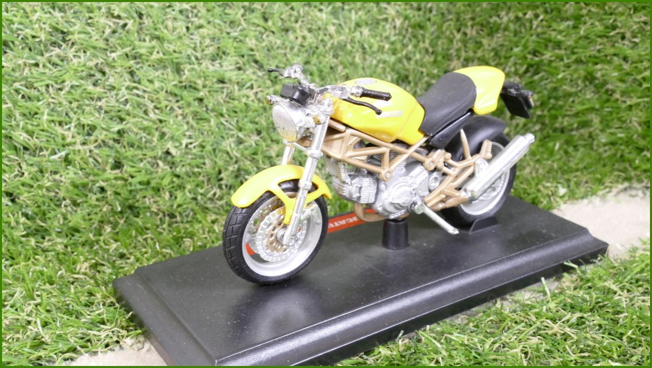 Model Replika Maisto Motorka 1:18 - Ducati Monster 900