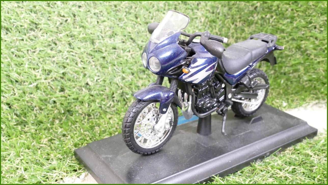 Model Replika Maisto Motorka 1:18 - Triumph Tiger