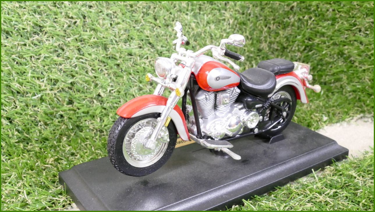 Model Replika Maisto Motorka 1:18 - Yamaha 2001 Road Star