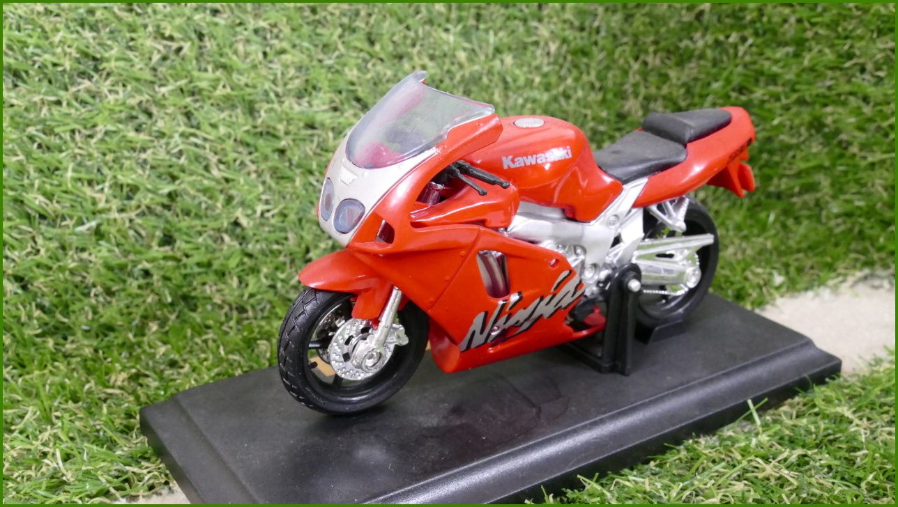 Model Replika Maisto Motorka 1:18 - Kawasaki Ninja ZX-7R