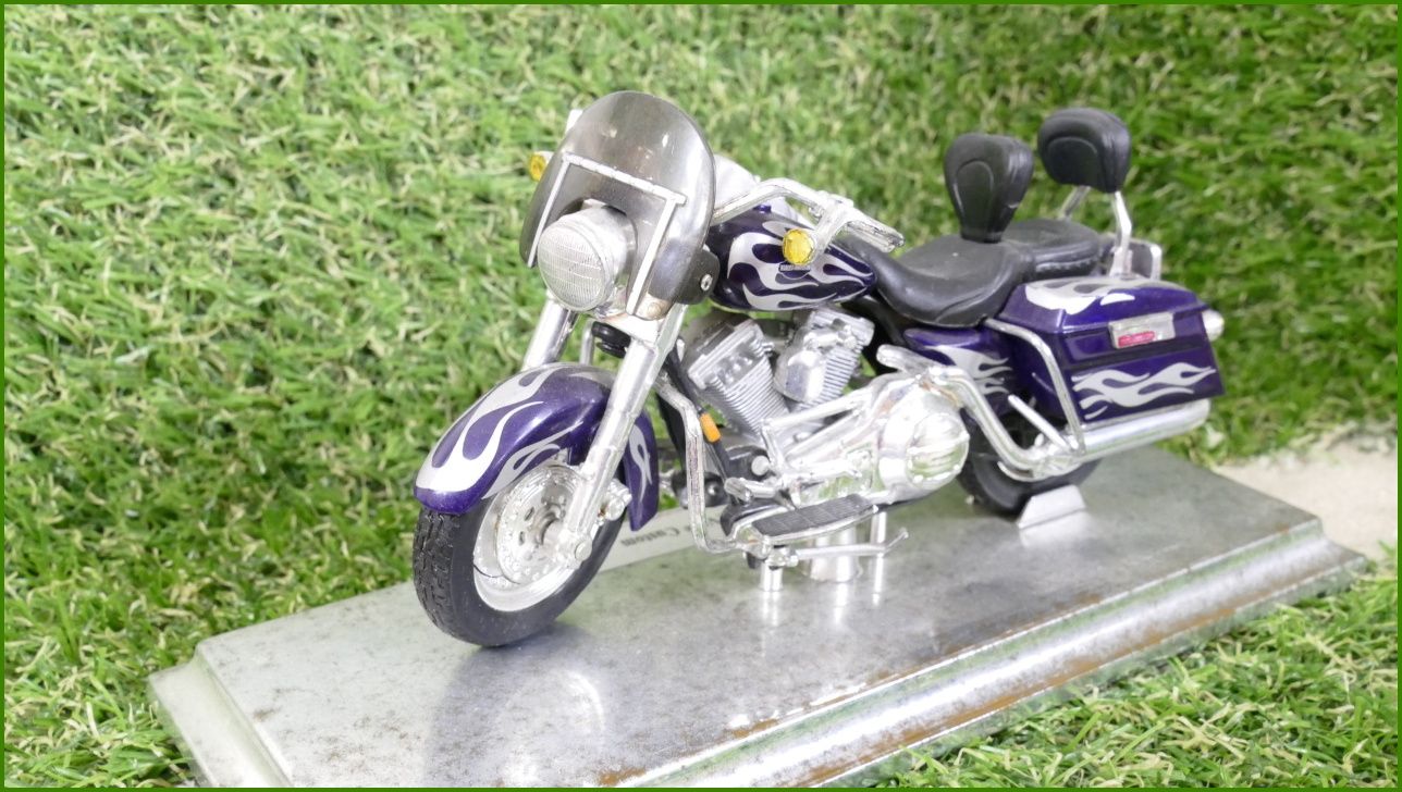 Model Replika Maisto Motorka 1:18 - Harley-Davidson 2002 FLHRSEI CVO Custom