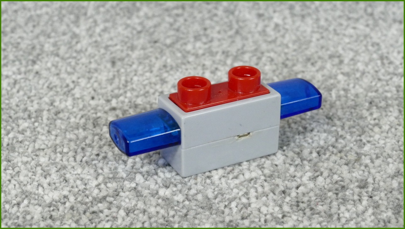 Lego Duplo funkční majáček (pouze bliká) bez baterií - škráblé majáčky