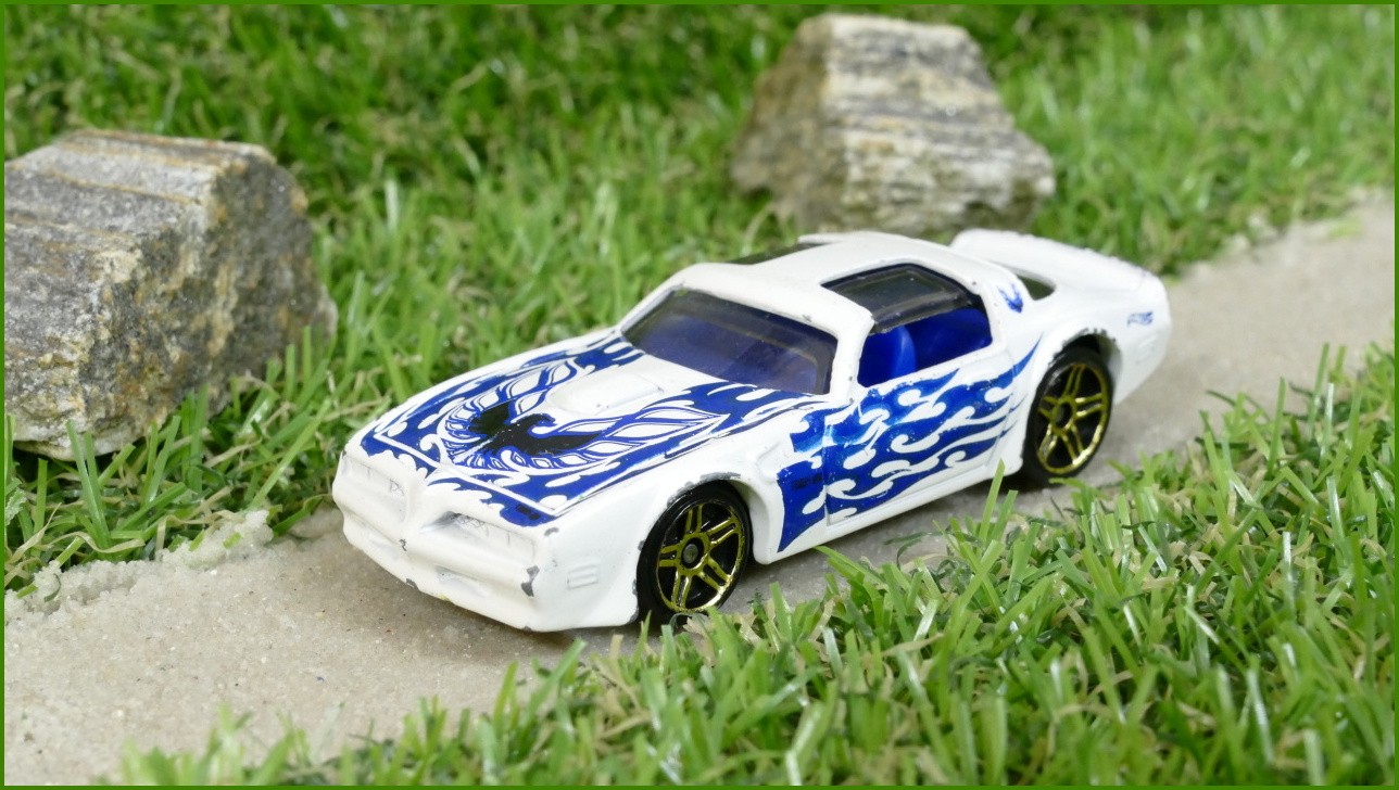 Model Autíčka Hot Wheels 77 Pontiac Firebird