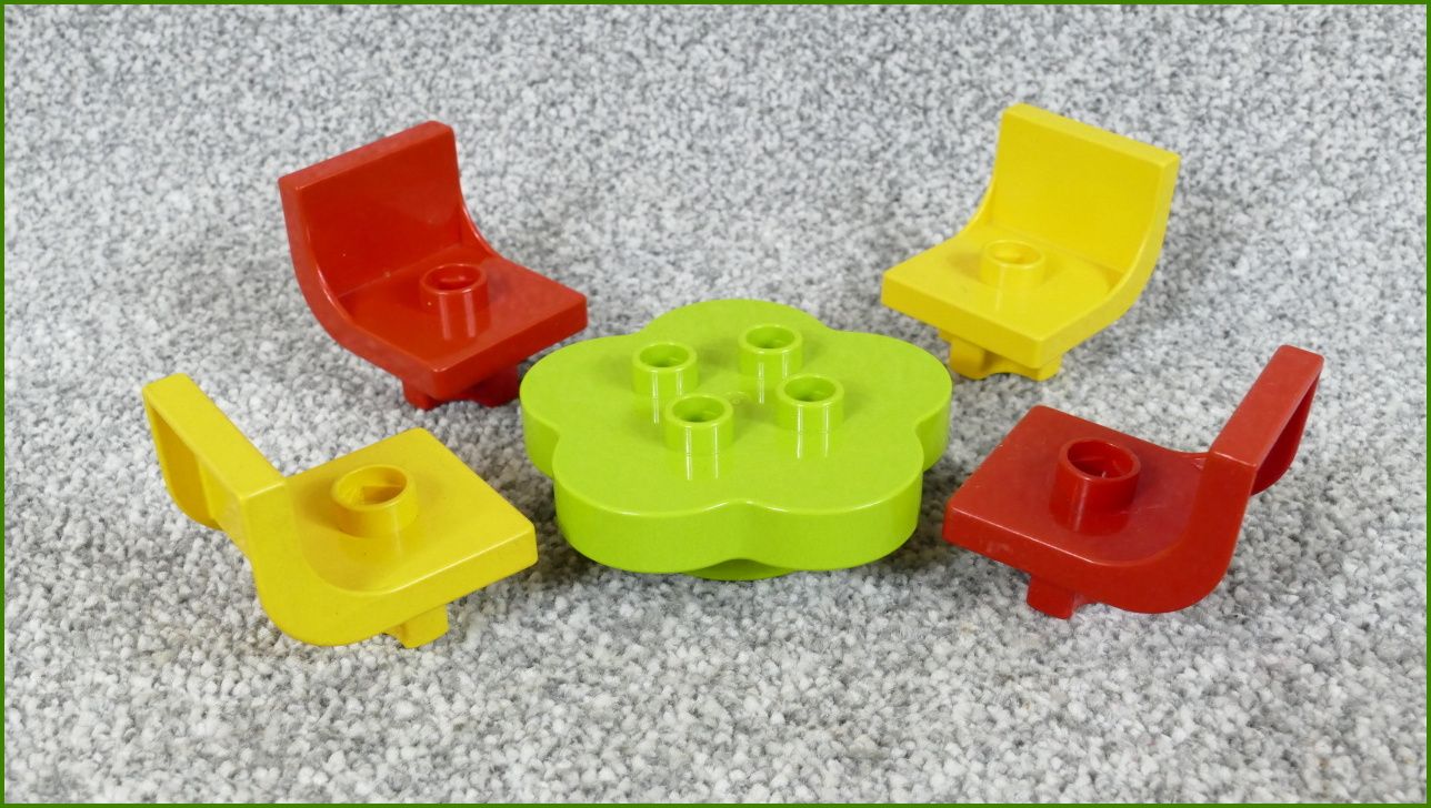 Lego Duplo stůl se židličkami