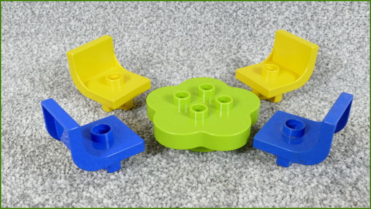 Lego Duplo stůl se židličkami