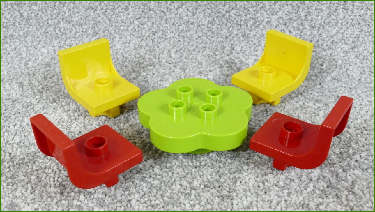 Lego Duplo stůl se židličkami