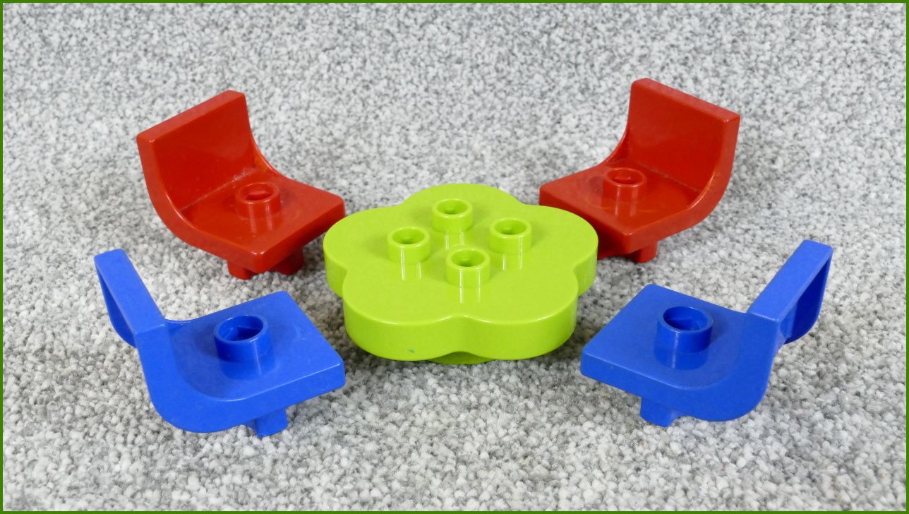 Lego Duplo stůl se židličkami