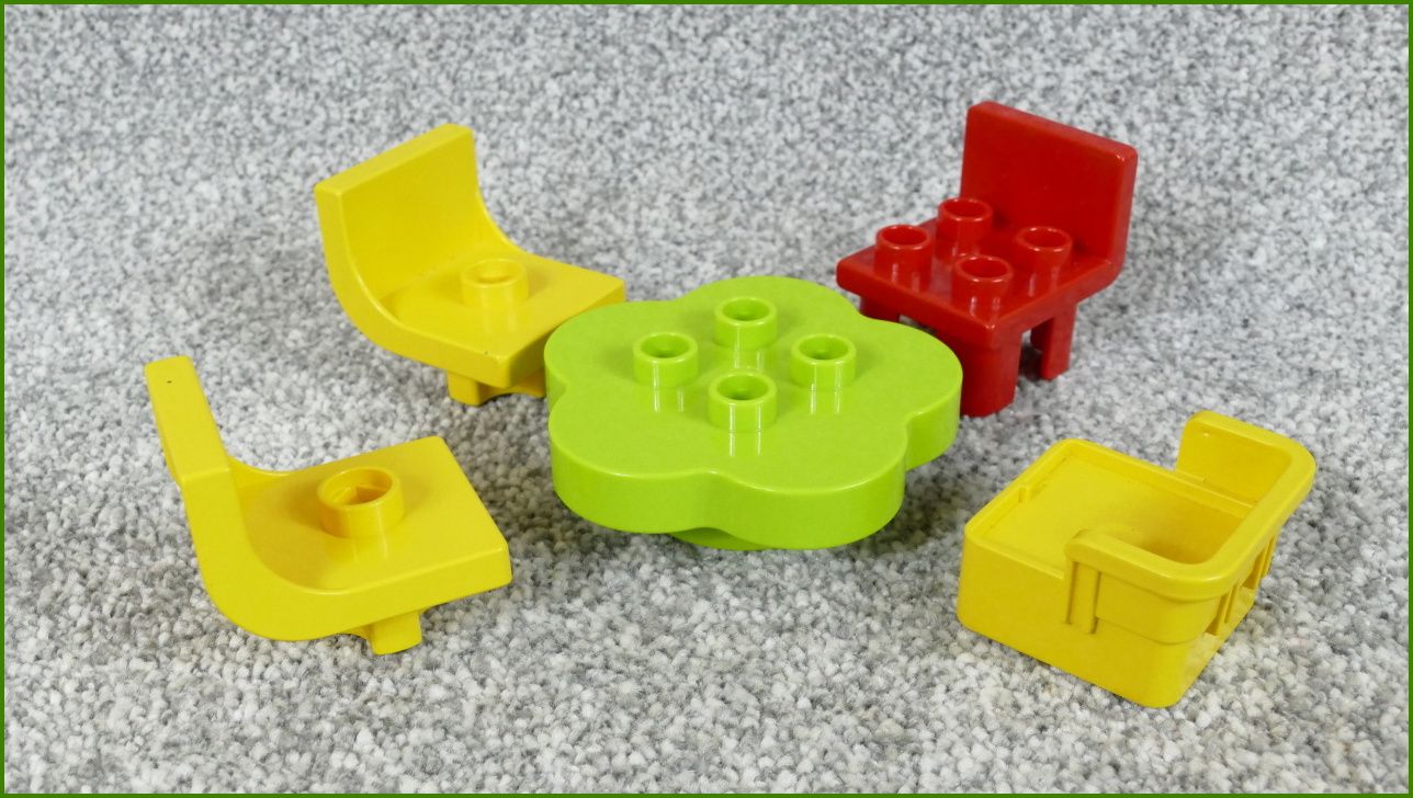 Lego Duplo stůl se židličkami