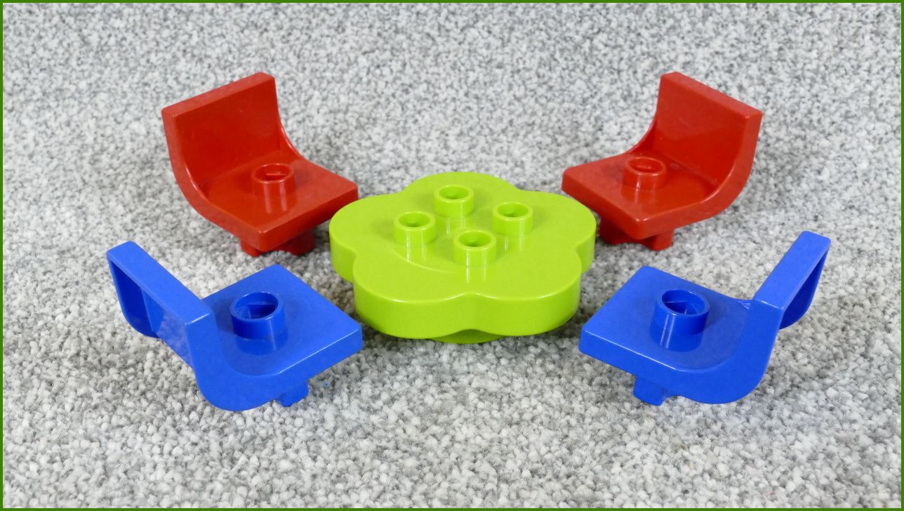 Lego Duplo stůl se židličkami